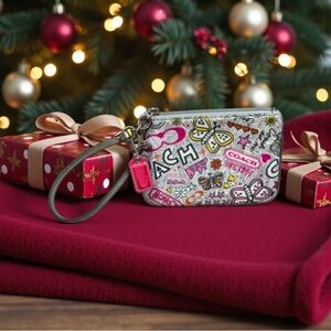 Coach Poppy Wristlet